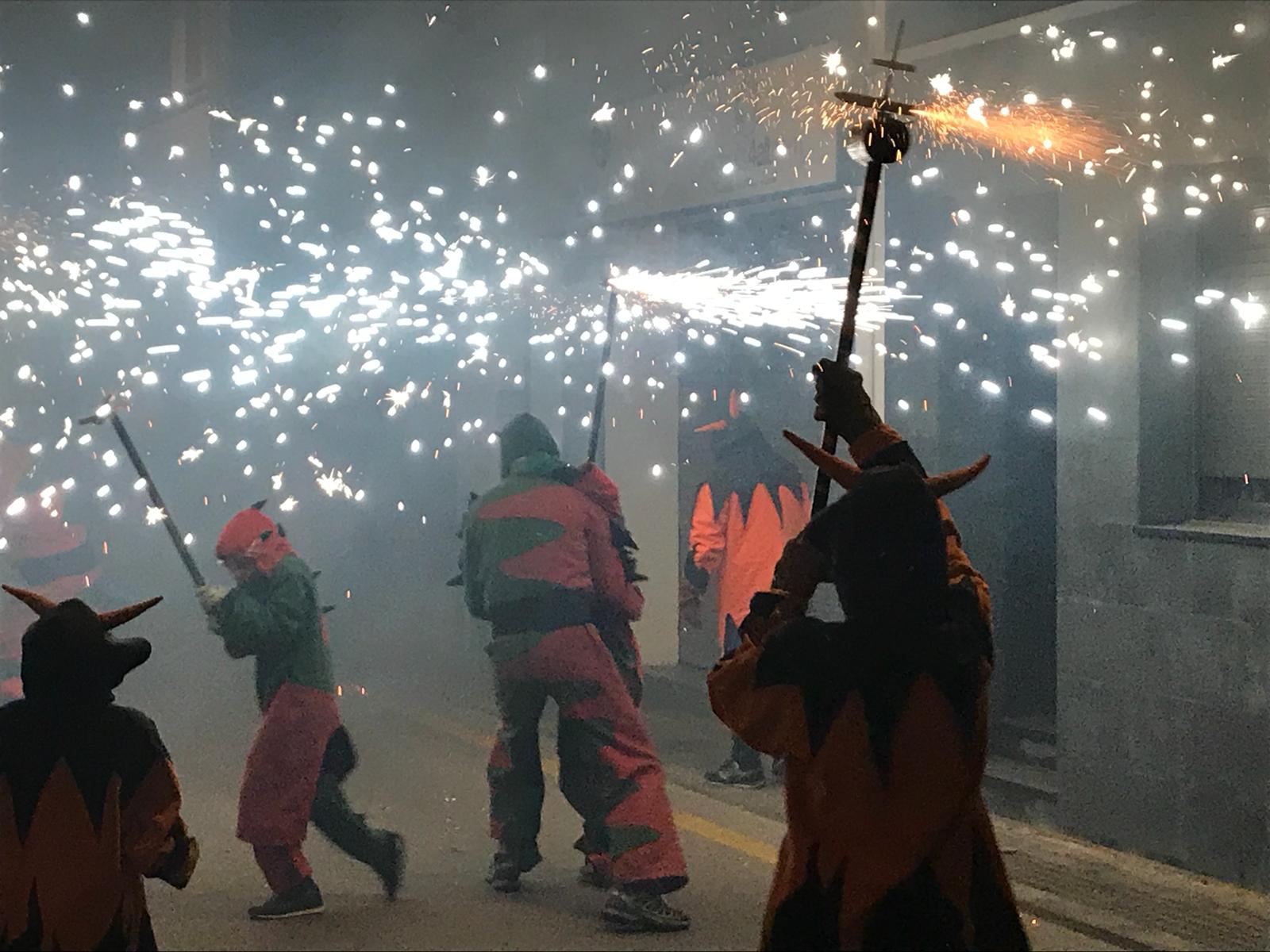 Festa major de Sant Nicolau:  Versots i espectacle de foc