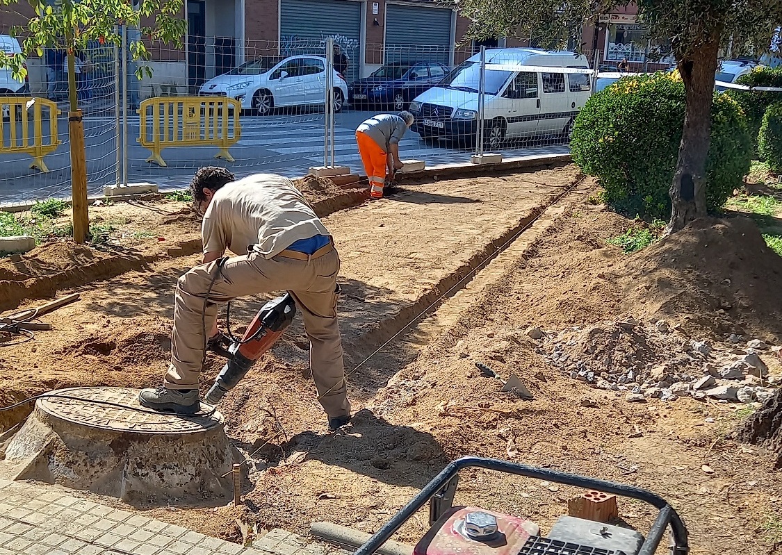 Construeixen una passera per connectar les avingudes Tarragona i Costa Brava per darrere la piscina municipal