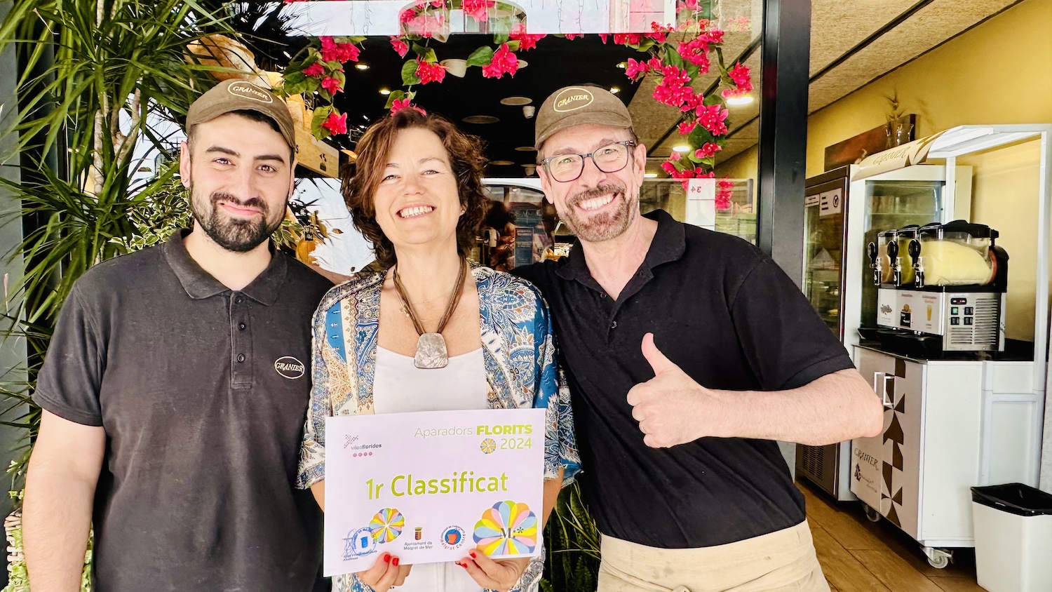 Comerç lliura els premis del concurs d'aparadors florits, que guanya el forn Granier