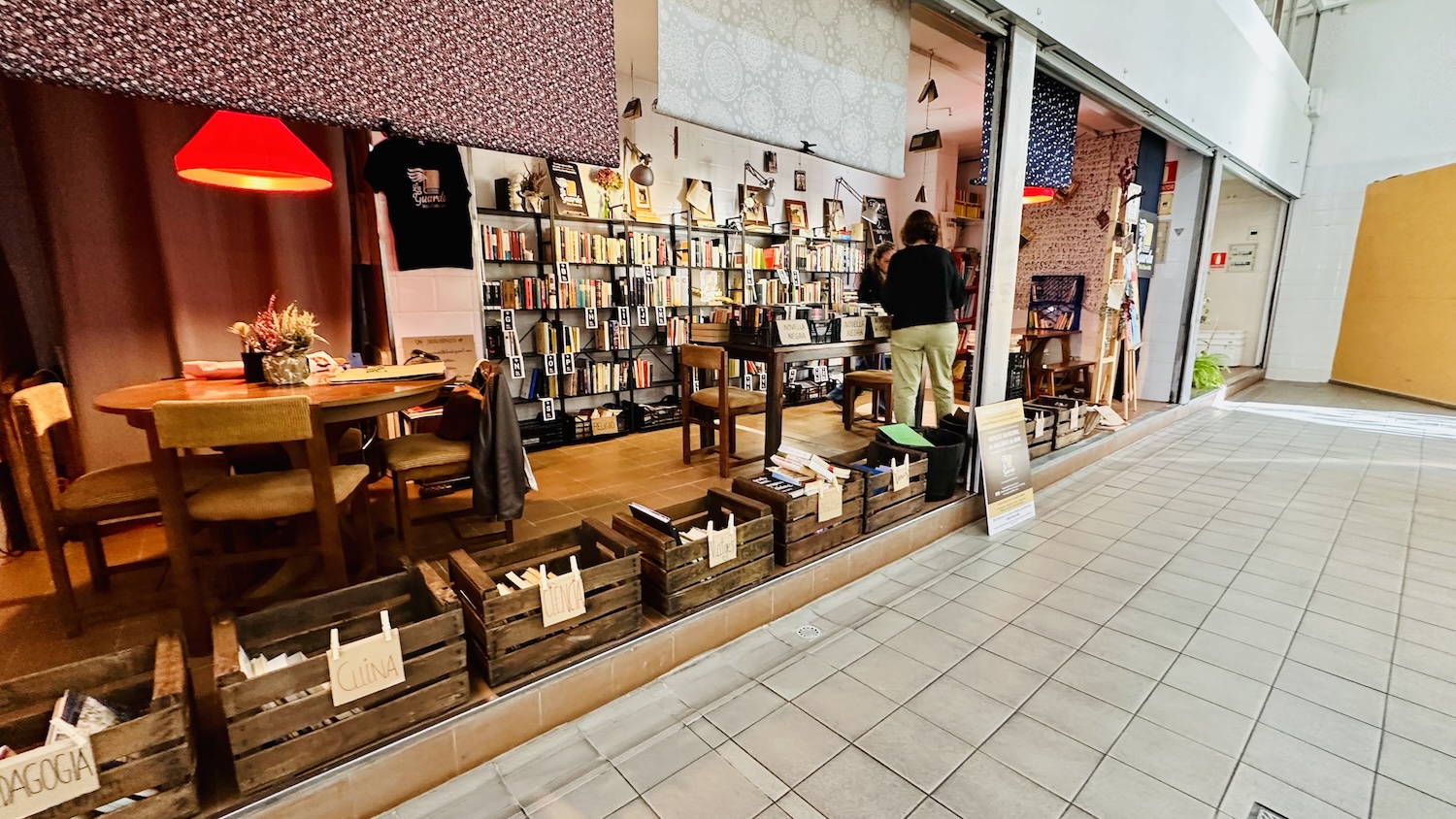 El Mercat Municipal acull l'espai d'intercanvi de llibres usats La Guarda, un projecte de voluntariat