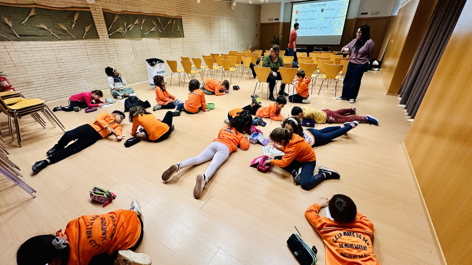 L'Arxiu Municipal fa un taller per explicar el nou escut de Malgrat als escolars