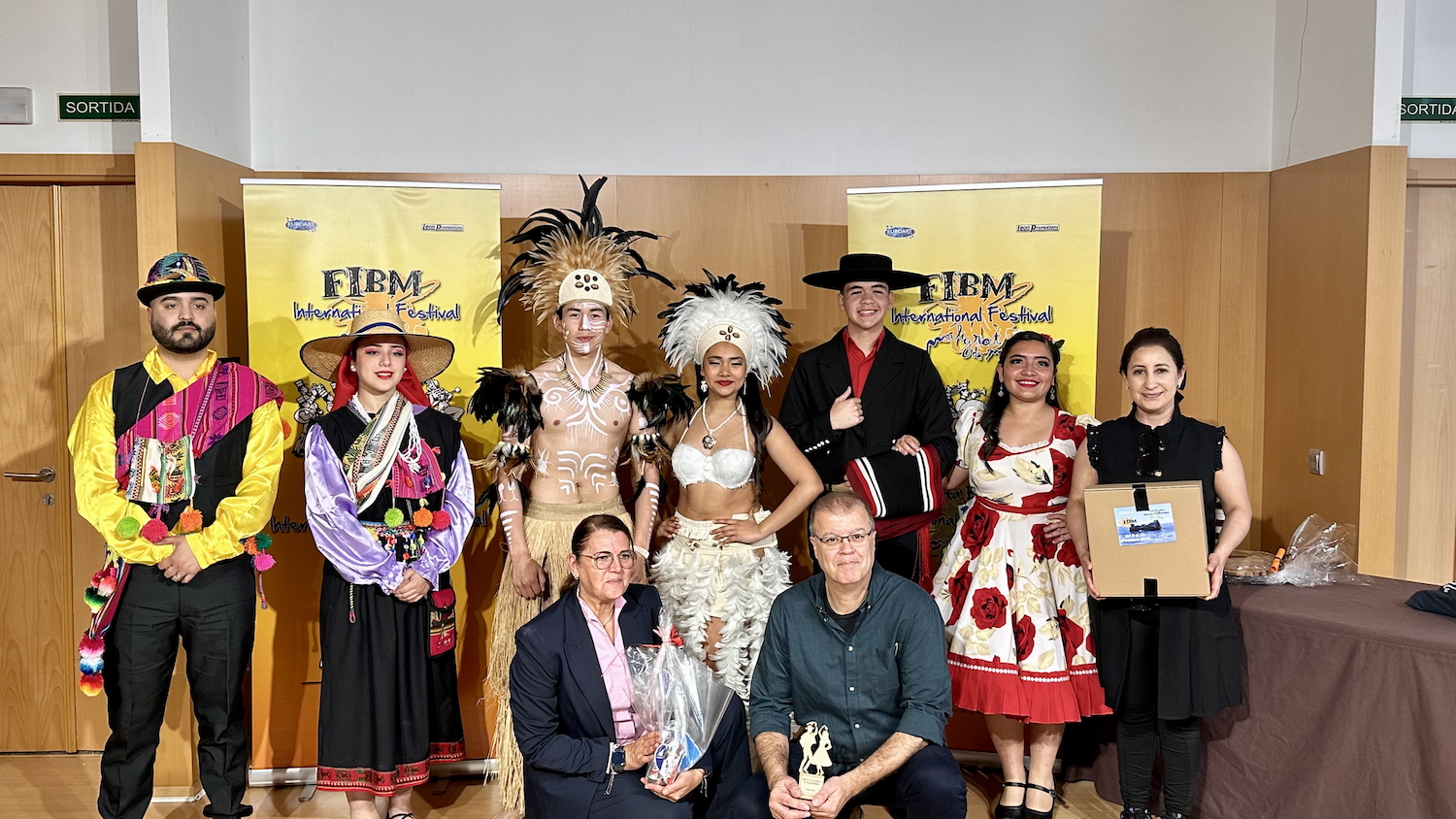 Rebuda institucional dels grups participants en el Festival Internacional de Bandes i Folk