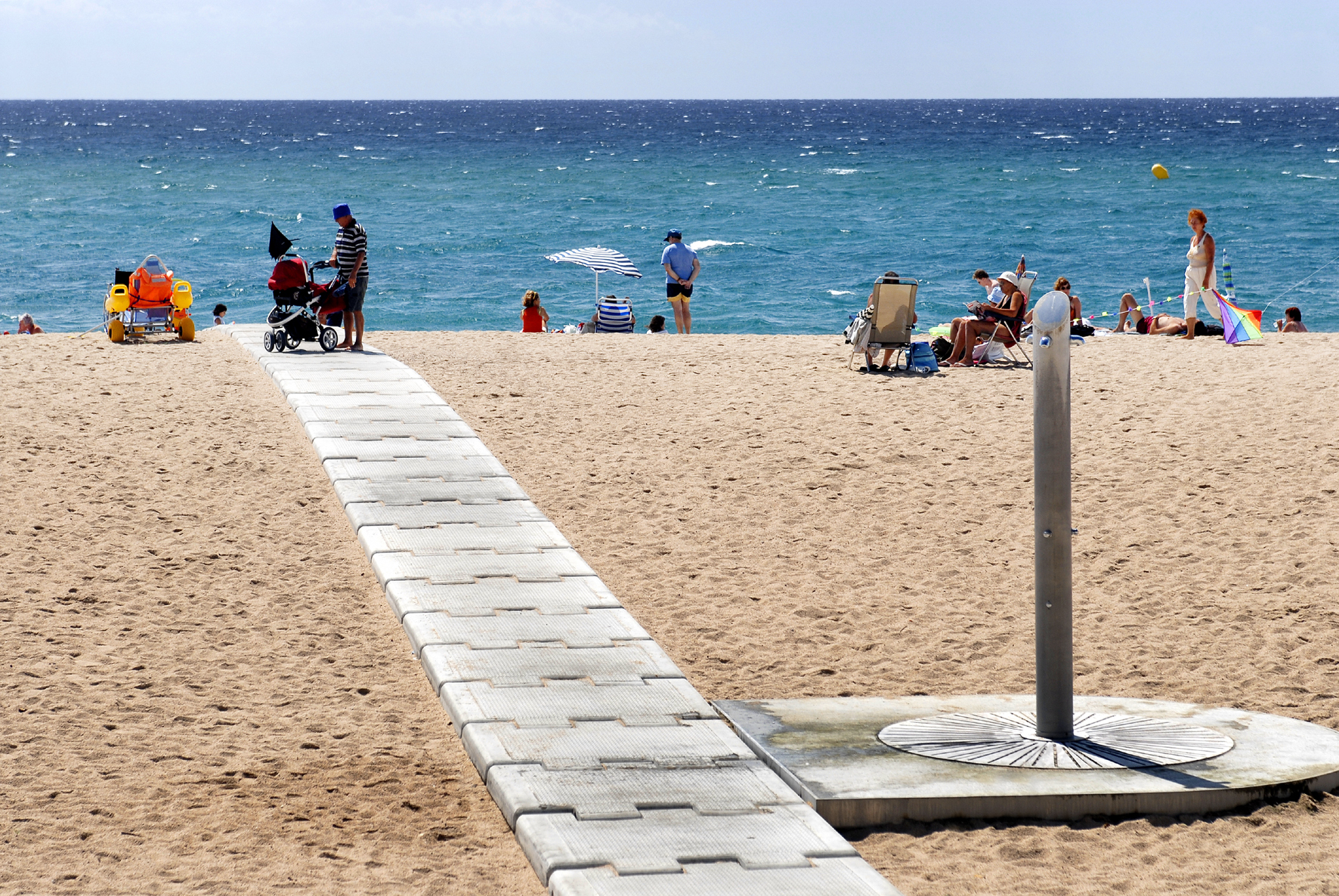 Les dutxes de les platges entren en funcionament avui després de dos estius tancades per la sequera